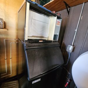 Everett commercial ice maker repair by certified appliance technician