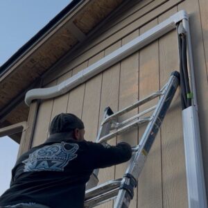 A/C Dr. Naz technician is doing air conditioning services in seattle. 