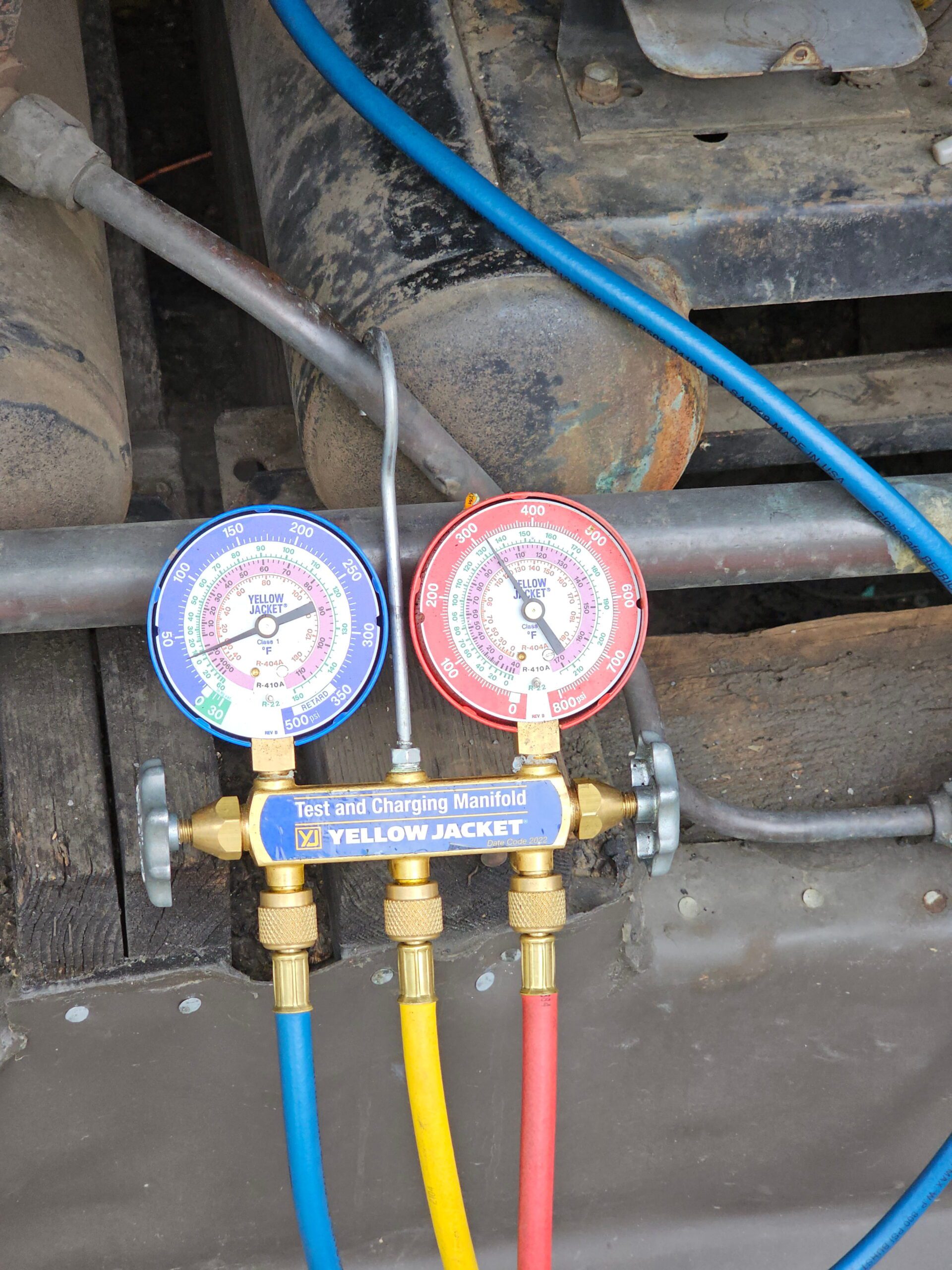 commercial refrigeration repairs in everett checking pressure with manual manometer
