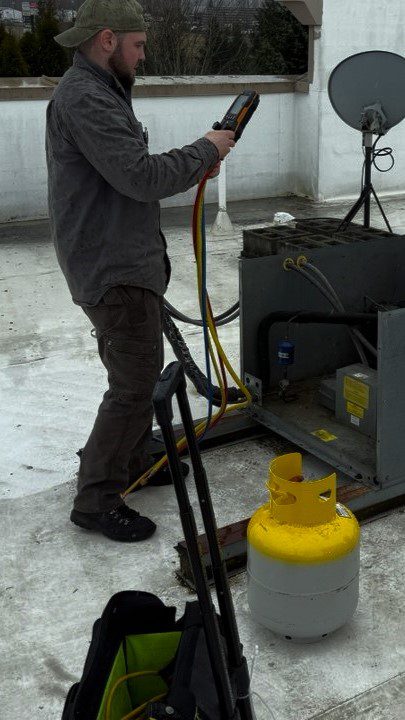 Commercial Refrigeration Repair in Tukwila, WA EPA-Certified pro is working on Walk-in cooler