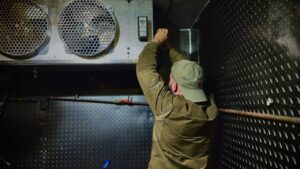 Walk-in freezer diagnostics on site