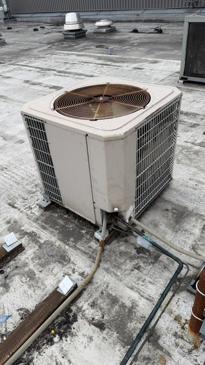 Commercial heat pump repair field photo 1 — Greater Seattle