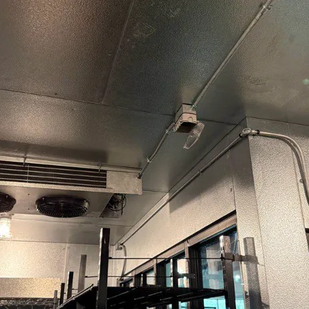 Walk-in cooler cooling unit electrical work