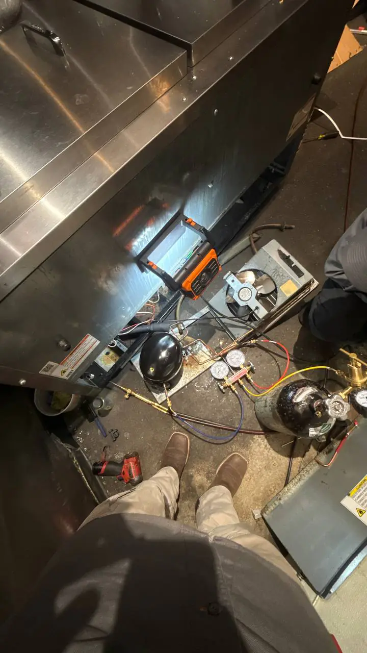 Superheat check on a commercial circuit