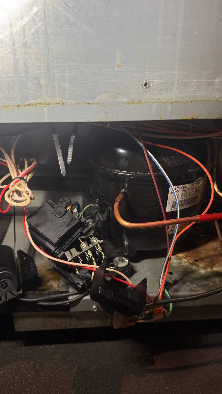 Start components on a commercial condensing unit